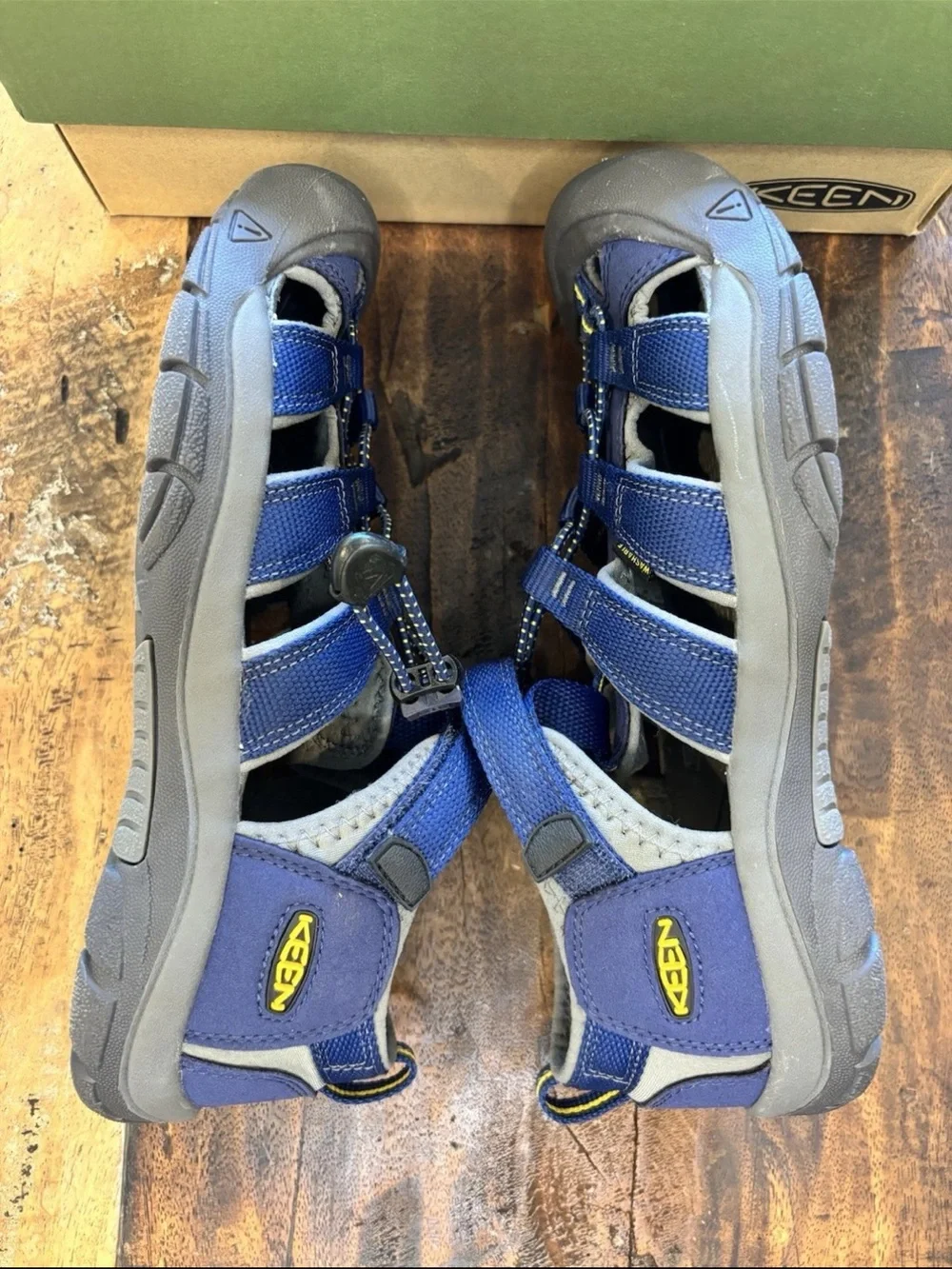Keen Newport H2 men/big boys size 7 Navy and Gray Closed-Toe Water Sandals